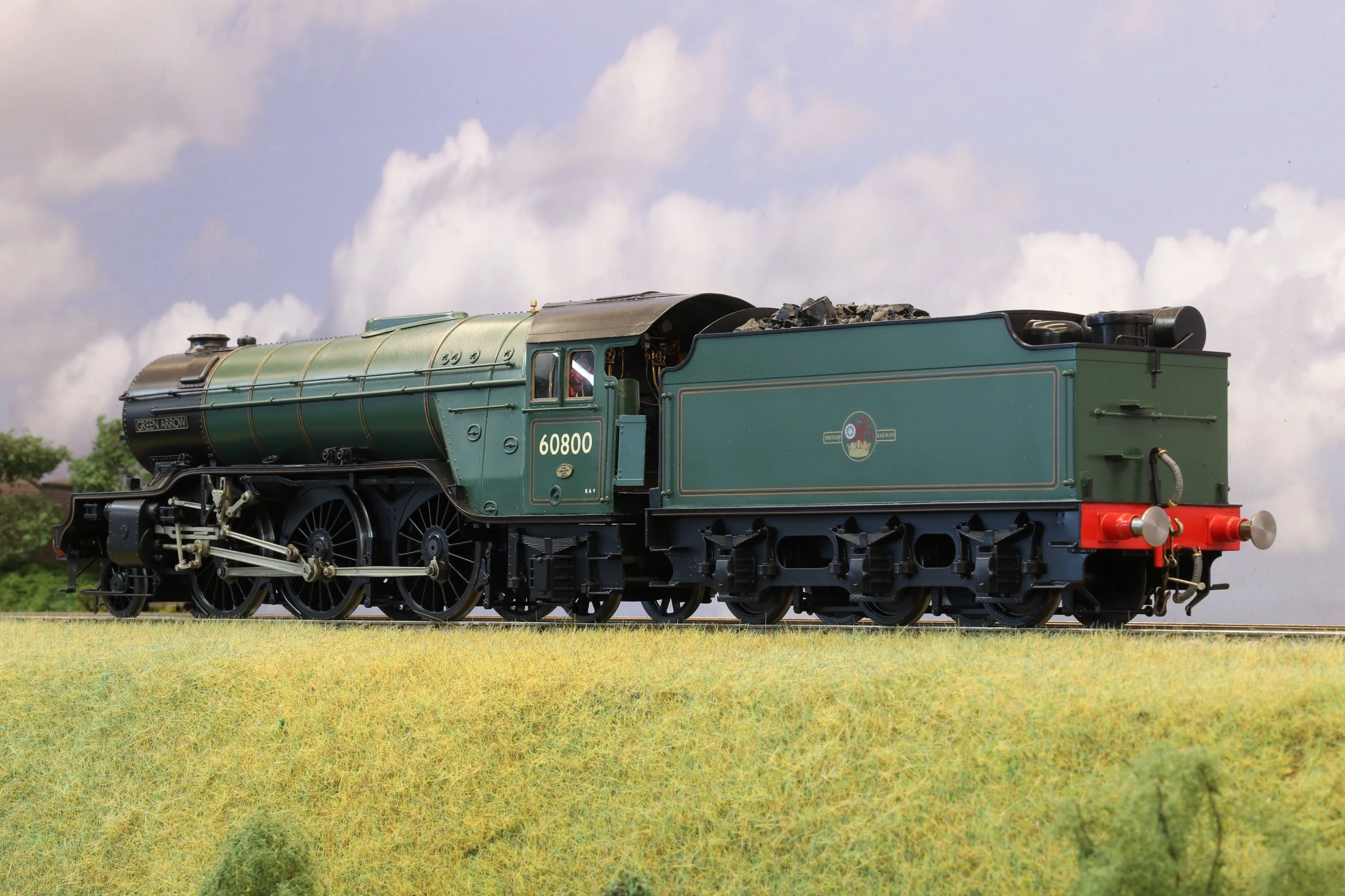DJH (No. 1 Custom Shop) Finescale O Gauge Gresley V2 No. 60800 'Green Arrow' BR Green Late Crest DCC Sound