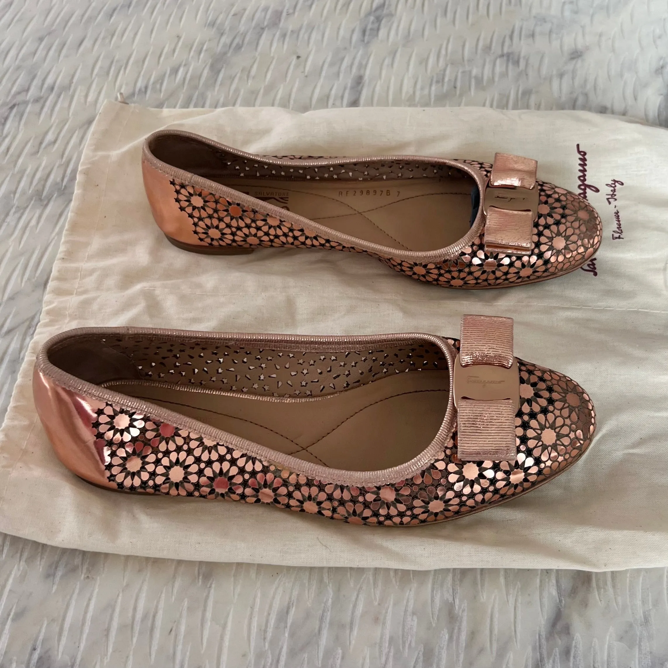 SALVATORE FERRAGAMO
Rose Gold Shelley Leather Flats