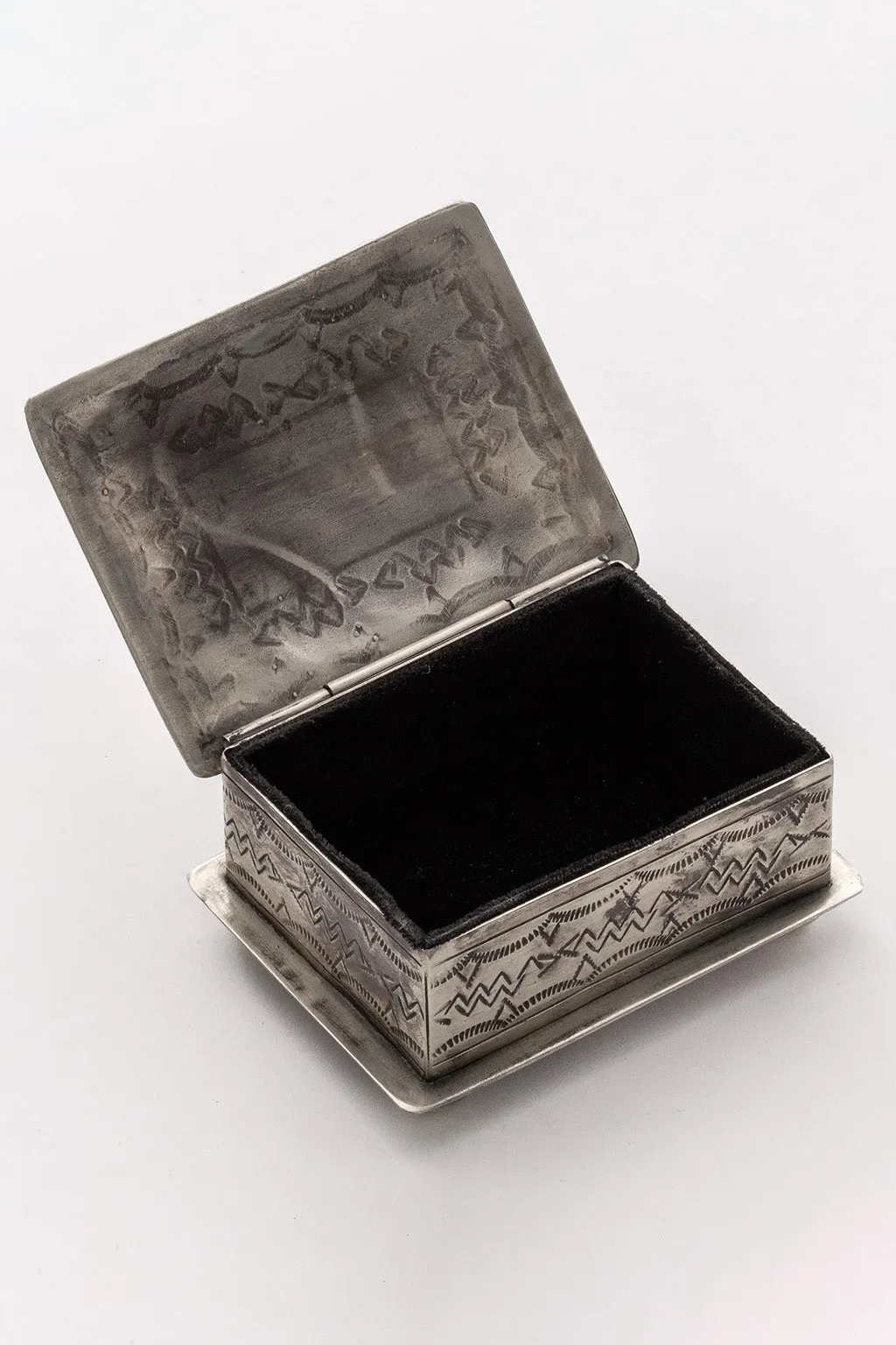 SMALL STAMPED BOX WITH TURQUOISE
